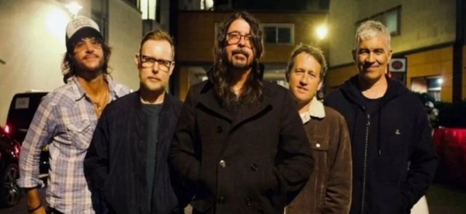 Foo Fighters anuncia novo single Asking For a Friend para quinta-feira
