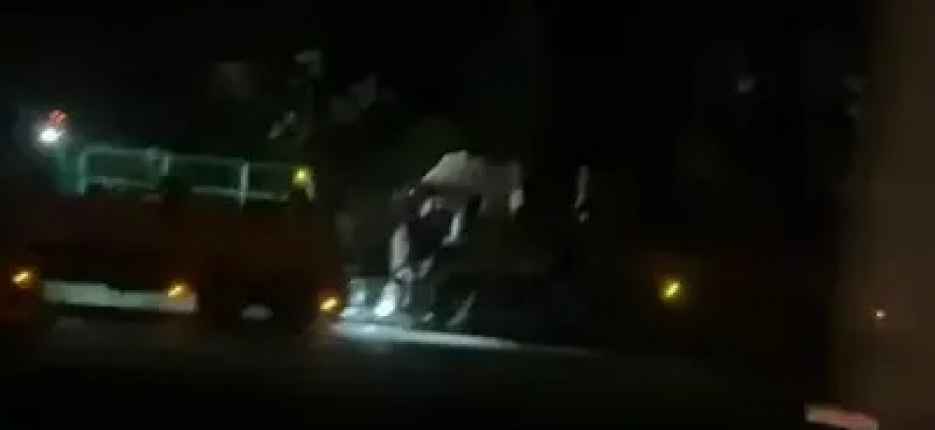 Colis�es m�ltiplas deixam dois feridos e interdi��o na R�gis Bittencourt, em Registro-SP