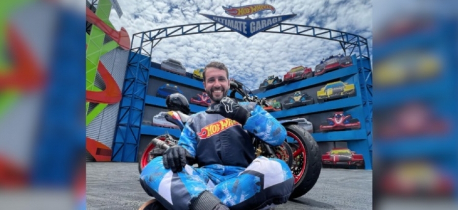 Piloto morre aps colidir contra estrutura durante apresentao no Beto Carrero