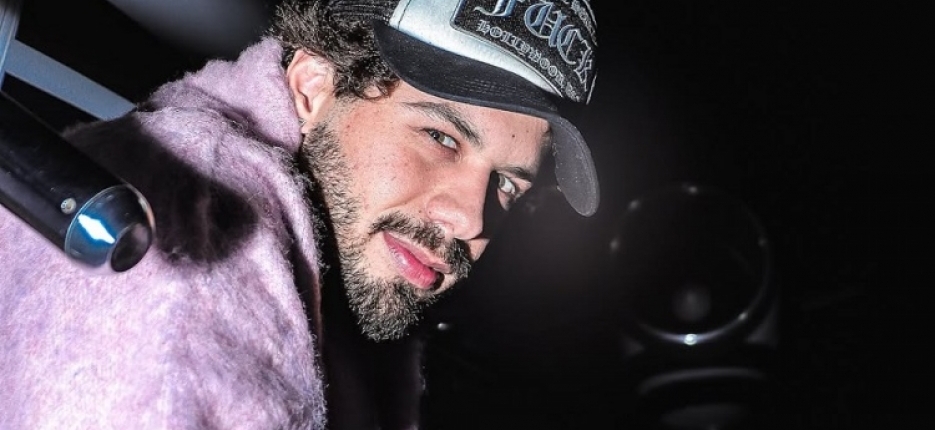 �N�o sou um mestre da leitura, mas sei ler�, diz Z� Felipe ap�s gafe no Pr�mio Multishow